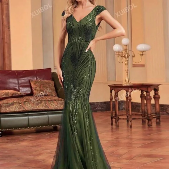 Formal V-Neck sequined gown - Picture 1 of 4
